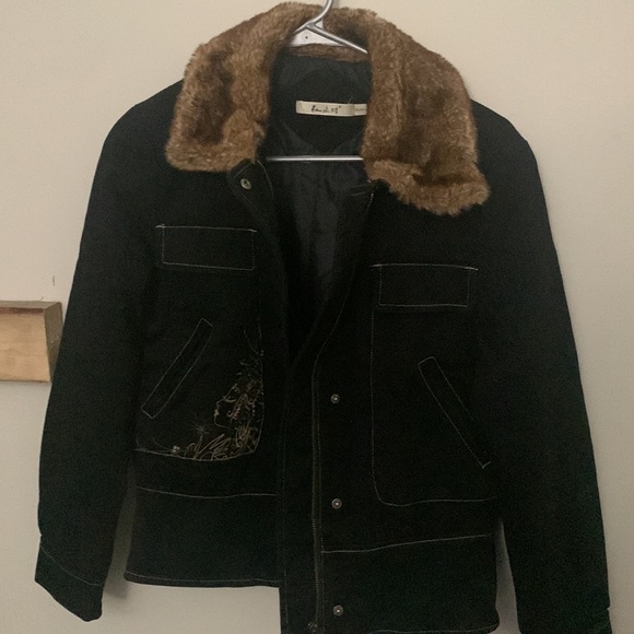 Black denim jacket. With fur collar. - Picture 6 of 7